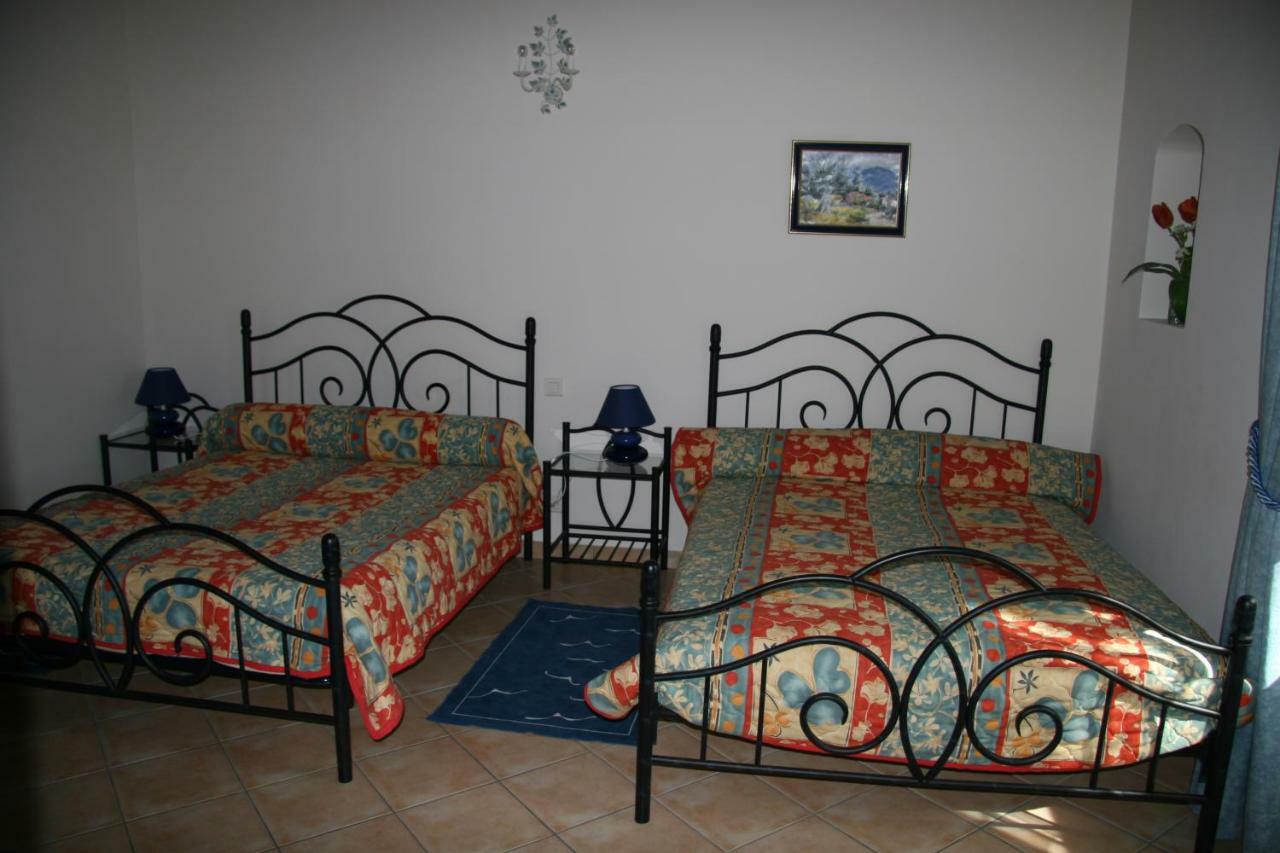 Chambres D'Hotes Lou Jassou Lapanouse-de-Cernon Exteriör bild